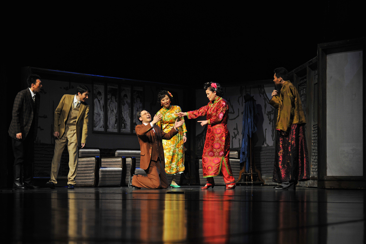 国贸集团成立五周年倾情奉献话剧四世同堂